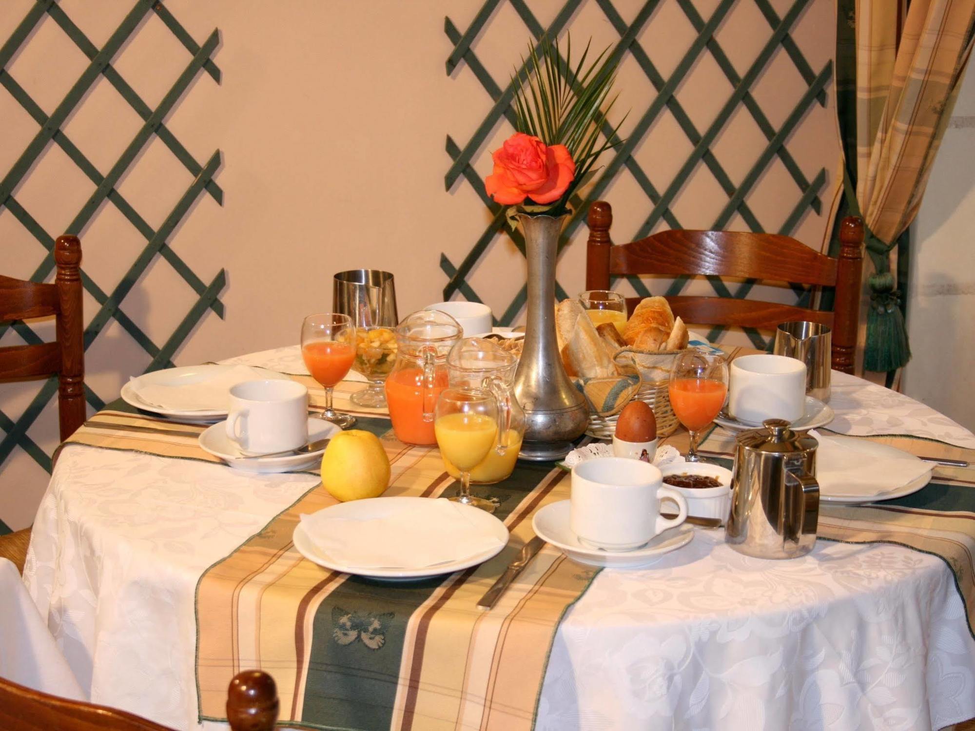 Logis Auberge Le Colombien - Hotel Et Restaurant ヴィランドリー エクステリア 写真